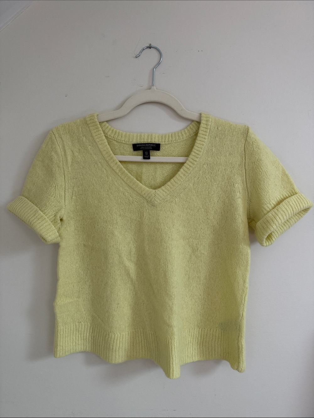 100% Cashmere Banana Republic V-Neck Short Sleeve Sweater